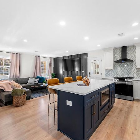 Outdoor Projector, Arcade, Fire Pit, 2 Car Garage, 2 Living Rooms Snellville Exterior foto